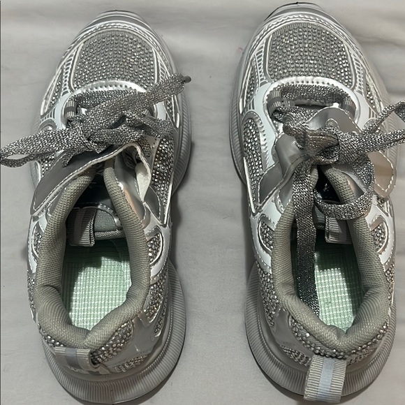 SHEIN Silver and White Sneakers Modern Sporty Design - Picture 3 of 7